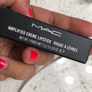 MAC Amplified Creme Lipstick In MORANGE
